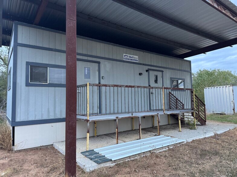10543 Hwy 87, Adkins, TX à louer - Photo de l’immeuble – Image 3 sur 5
