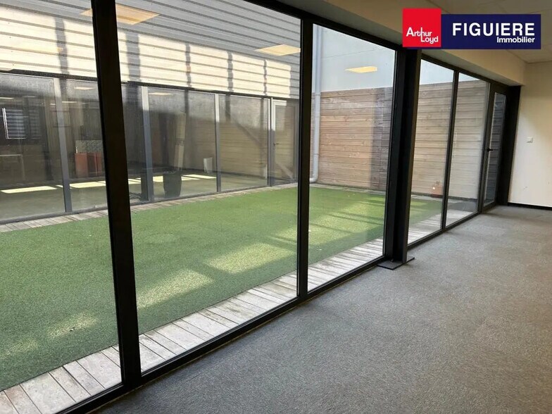 Bureau dans Bouc-Bel-Air à louer - Photo intérieure – Image 1 sur 5