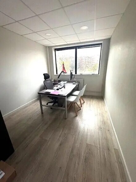 Bureau dans Champagne-au-Mont-d'Or à louer - Photo de l’immeuble – Image 3 sur 6
