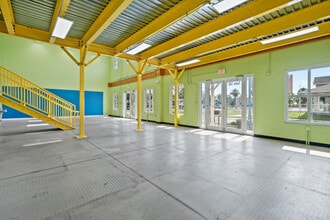 410 S Hopkins Ave, Titusville, FL à louer Photo intérieure– Image 2 sur 16