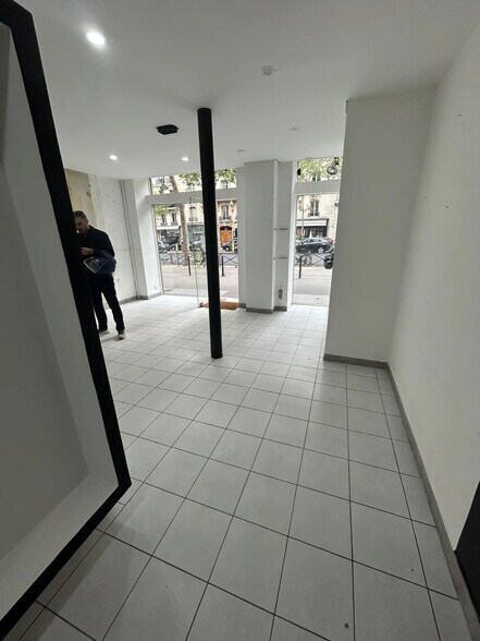 Local commercial dans Paris à louer - Photo de l’immeuble – Image 3 sur 5