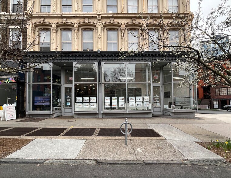 664 Fulton St, Brooklyn, NY à louer - Photo de l’immeuble – Image 1 sur 9