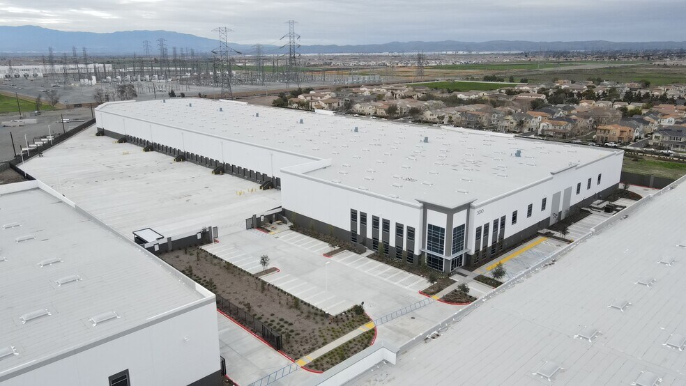 3310 S Hamner Ave, Ontario, CA à louer - Photo de l’immeuble – Image 2 sur 11