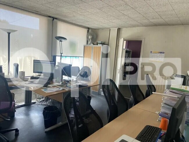 Plus de détails pour Bureau à vendre