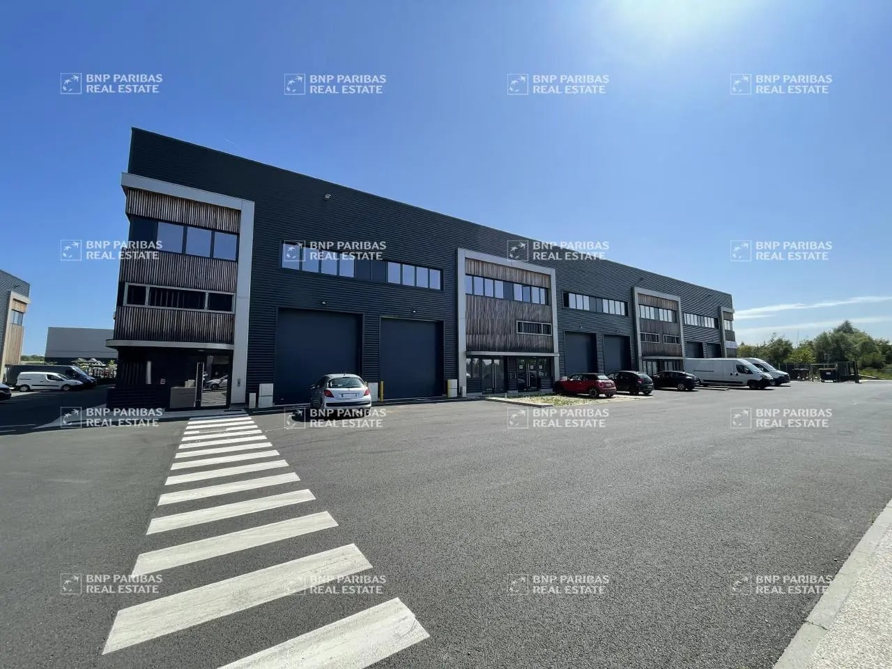 Local d’activités dans Vaires-sur-Marne à louer Photo de l’immeuble– Image 1 sur 7