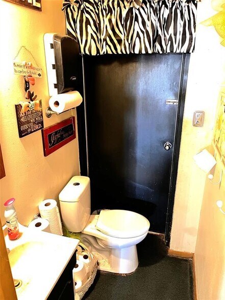 1614 W Cameron Ave, Rockdale, TX à vendre - Photo de l’immeuble – Image 2 sur 14