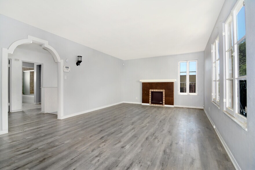 250 S Carondelet St, Los Angeles, CA à vendre - Photo de l’immeuble – Image 2 sur 3