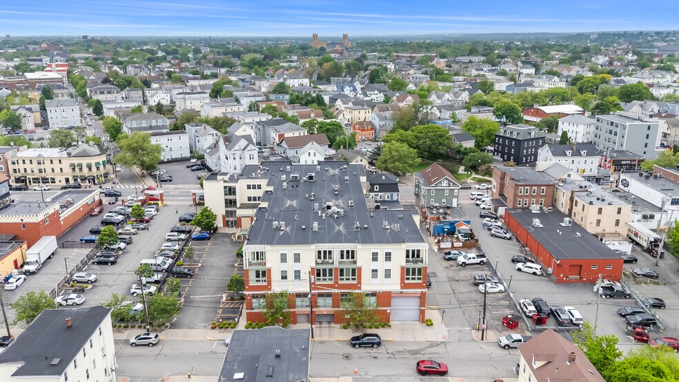 333 Atwells Ave, Providence, RI à vendre - Photo de l’immeuble – Image 3 sur 9