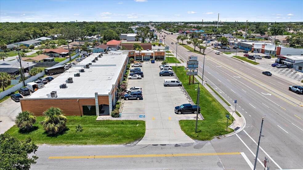 1846 Tamiami Trl S, Venice, FL à louer - Photo de l’immeuble – Image 3 sur 11