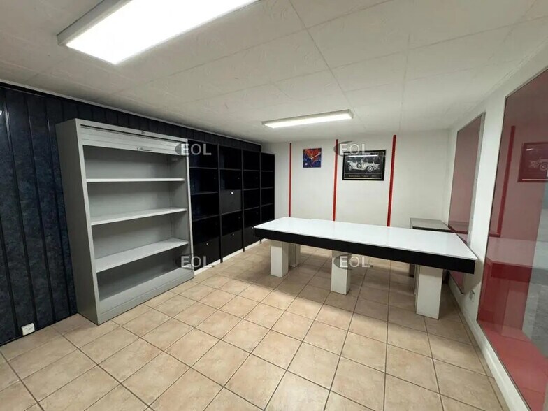 Local d’activités dans Brie-Comte-Robert à louer - Photo intérieure – Image 2 sur 3