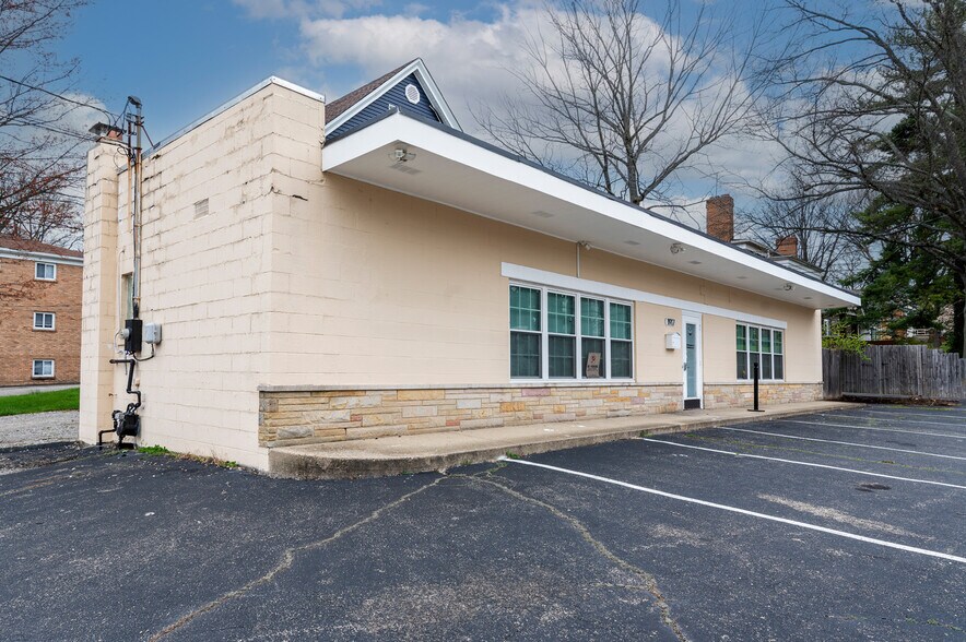1917 Sutton Ave, Cincinnati, OH à vendre - Photo de l’immeuble – Image 1 sur 30