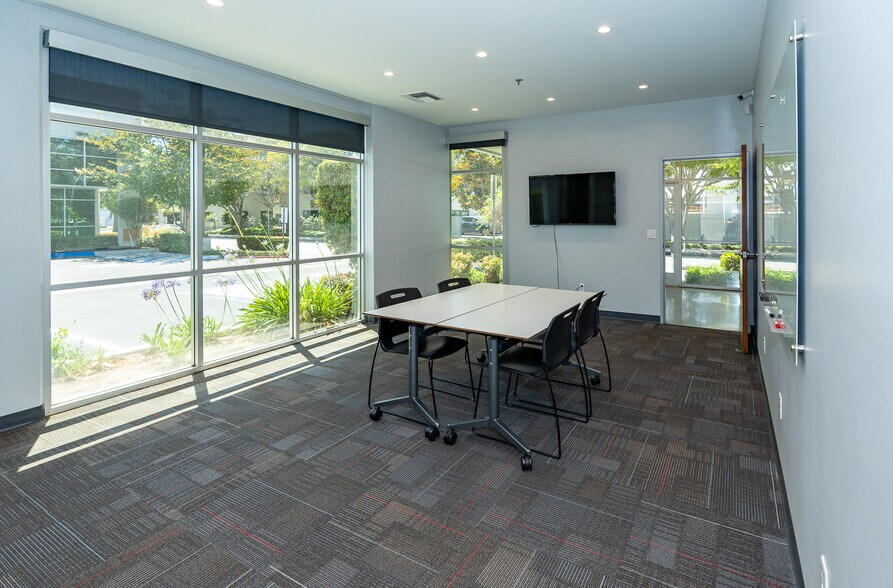 3621 Serpentine Dr, Los Alamitos, CA à vendre - Photo de l’immeuble – Image 3 sur 18
