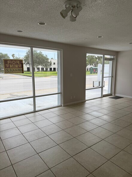 1657 20th St, Vero Beach, FL à louer - Photo de l’immeuble – Image 3 sur 8