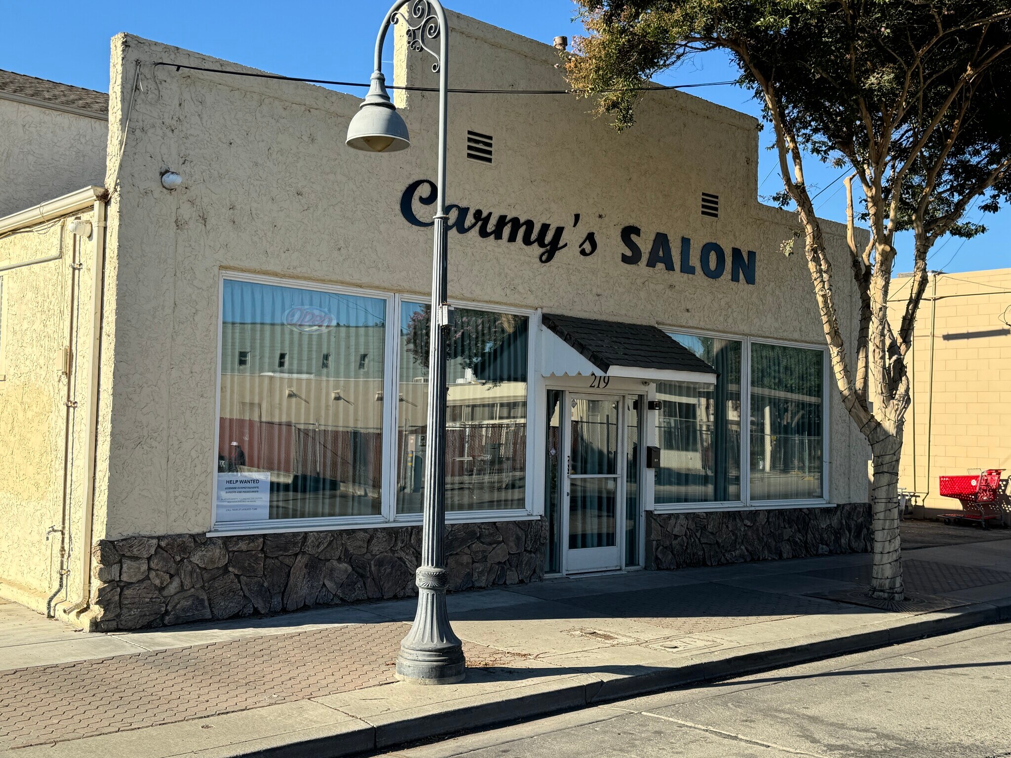 219 South St, Hollister, CA à louer Photo de l’immeuble– Image 1 sur 17