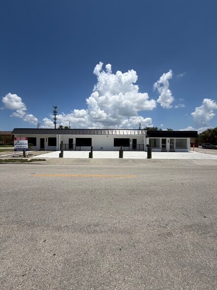 837-843 Miramar St, Cape Coral, FL à louer - Photo de l’immeuble – Image 3 sur 5