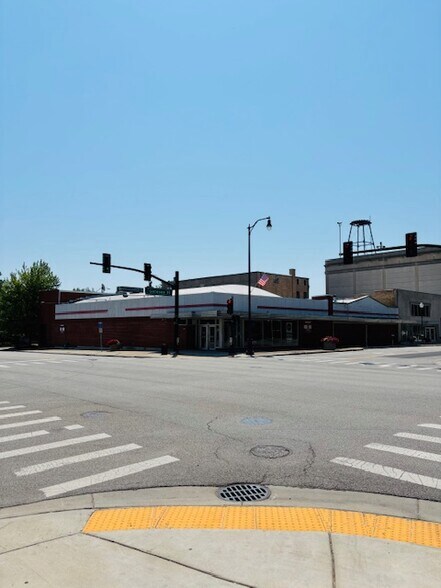 239 N Genesee St, Waukegan, IL à louer - Photo de l’immeuble – Image 1 sur 12