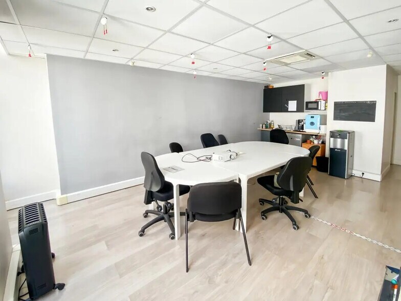 Bureau dans Paris à louer - Photo de l’immeuble – Image 2 sur 7