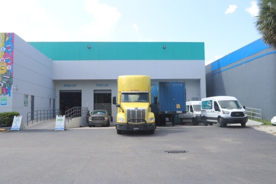 8050-8070 NW 64th St, Miami, FL à vendre - Photo de l’immeuble – Image 2 sur 36