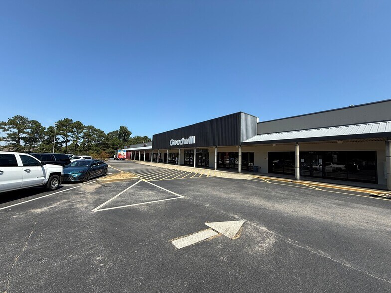 200 Town Mart, Clanton, AL à vendre - Photo de l’immeuble – Image 2 sur 4