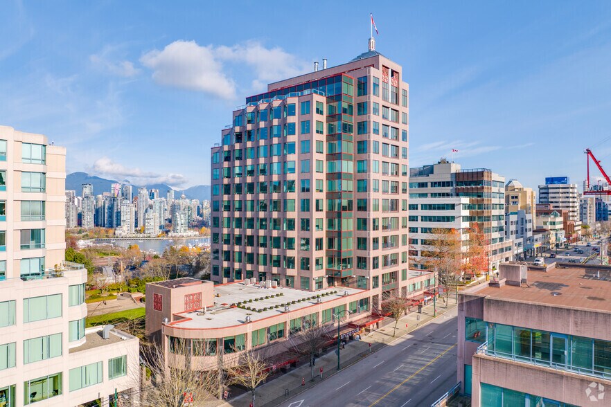1333 W Broadway, Vancouver, BC à louer - Photo de l’immeuble – Image 2 sur 5