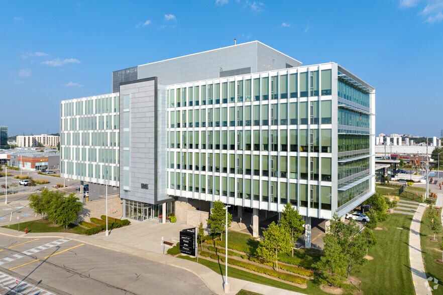 5015 Spectrum Way, Mississauga, ON à louer - Photo de l’immeuble – Image 3 sur 4
