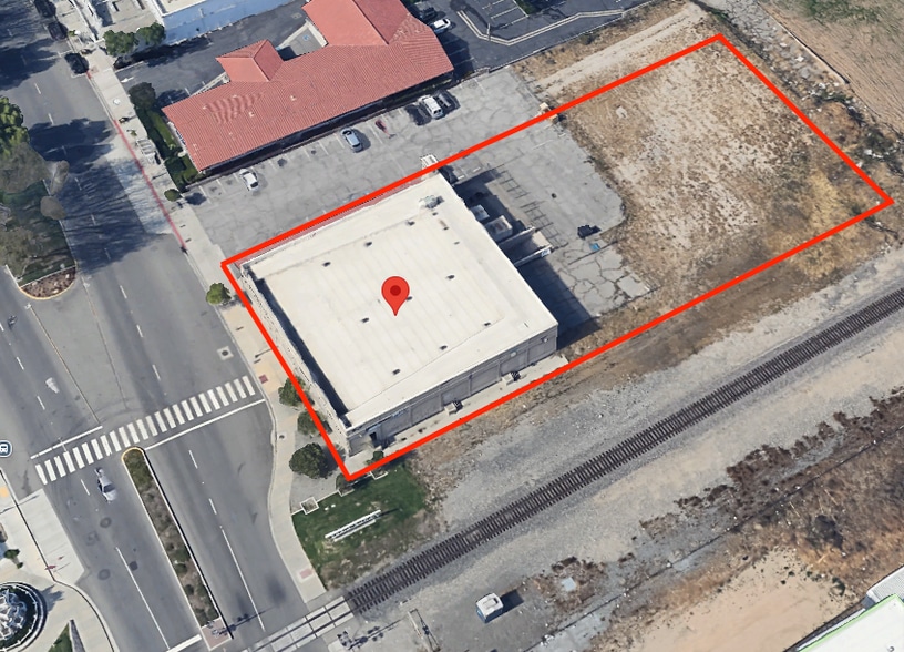247 S Riverside Ave, Rialto, CA à vendre - Photo de l’immeuble – Image 2 sur 4