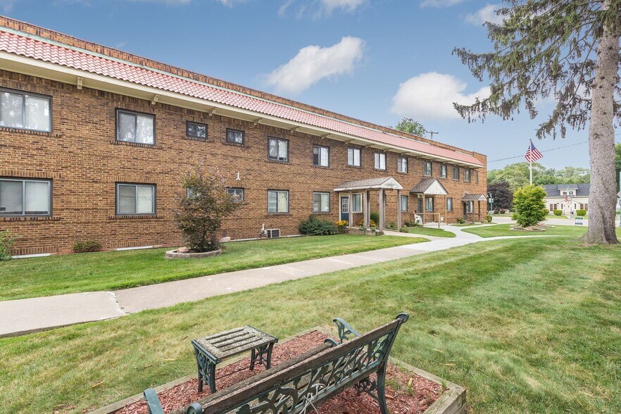 133 N Riverview Dr, Parchment, MI à vendre - Photo de l’immeuble – Image 1 sur 7
