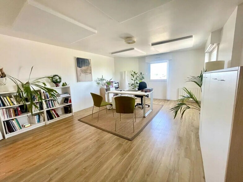 Bureau dans Vannes à vendre - Photo de l’immeuble – Image 2 sur 9