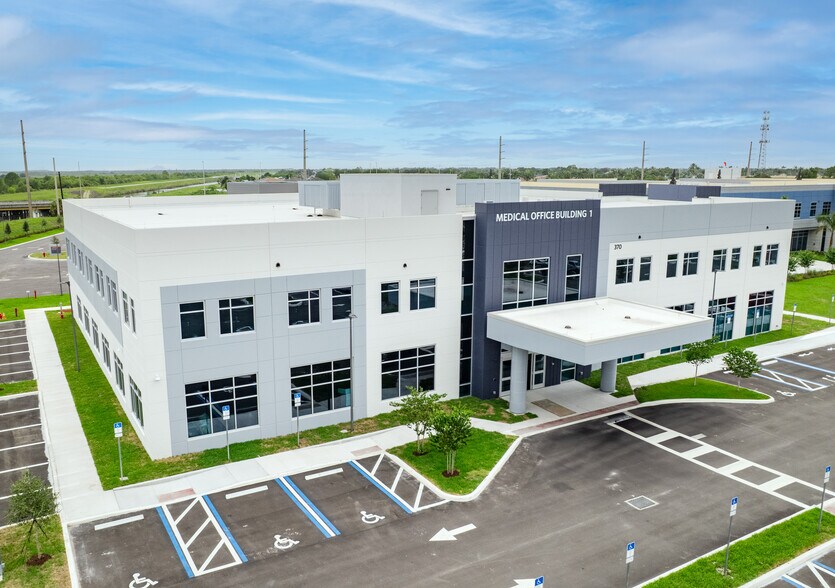 370 Veranda Falls Wy, Port Saint Lucie, FL à louer - Photo de l’immeuble – Image 2 sur 6