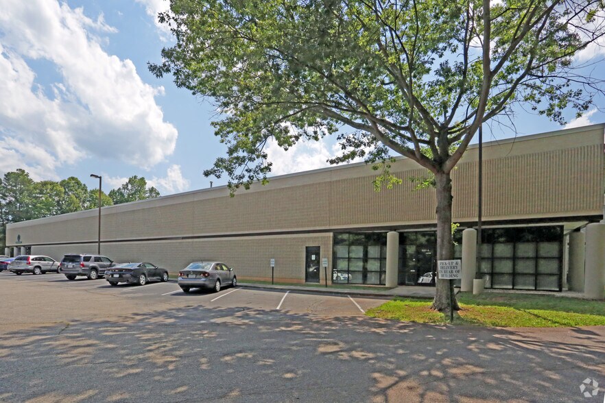 8221 Brownleigh Dr, Raleigh, NC à vendre - Photo de l’immeuble – Image 3 sur 4