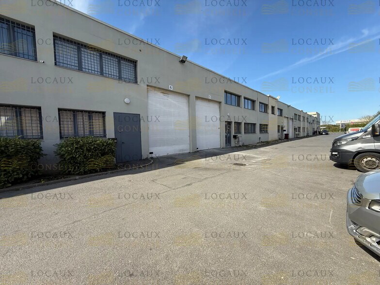 Local d’activités dans Émerainville à louer - Photo de l’immeuble – Image 3 sur 18