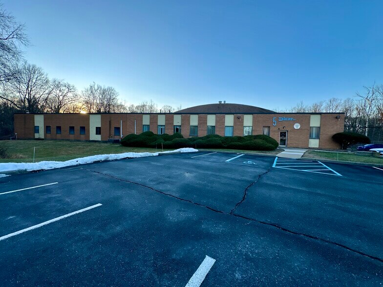 5 Bader Rd, Pine Brook, NJ à louer - Photo de l’immeuble – Image 2 sur 8