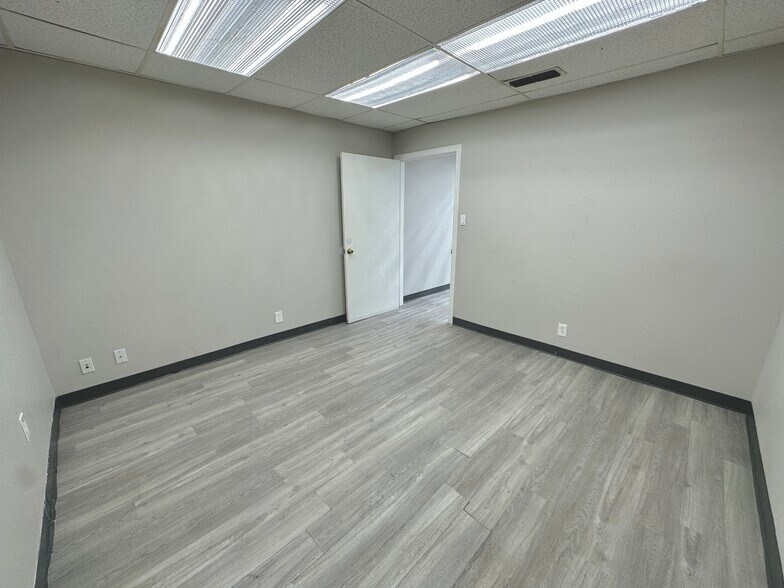 5001 Brentwood Stair Rd, Fort Worth, TX à louer - Photo de l’immeuble – Image 3 sur 5