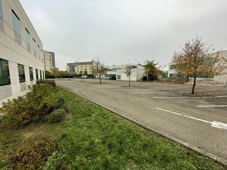 Bureau dans Illkirch-Graffenstaden à louer - Photo de l’immeuble – Image 2 sur 2