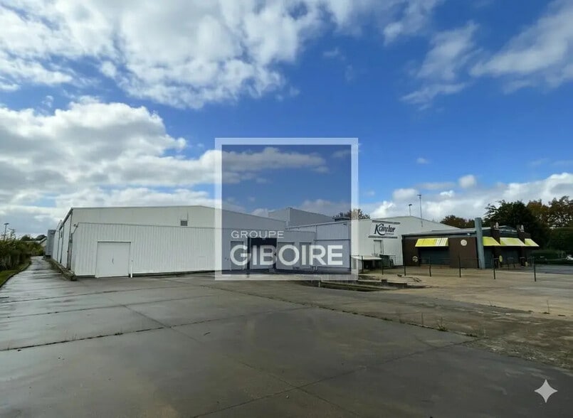 Industriel/Logistique dans Betton à vendre - Photo de l’immeuble – Image 2 sur 7