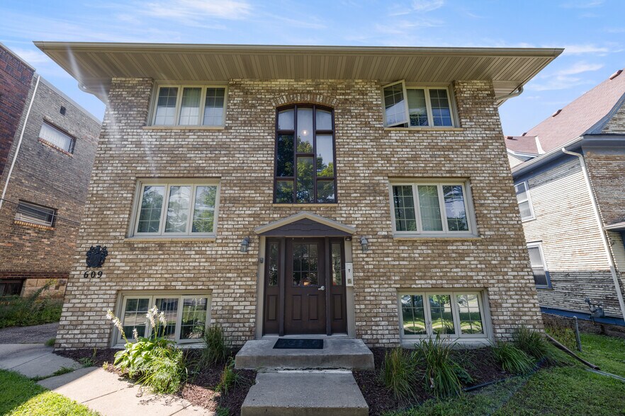 609 Park St, Saint Paul, MN à vendre - Photo de l’immeuble – Image 2 sur 29