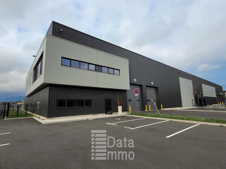 Industriel/Logistique dans Brie-Comte-Robert à louer - Photo de l’immeuble – Image 1 sur 4