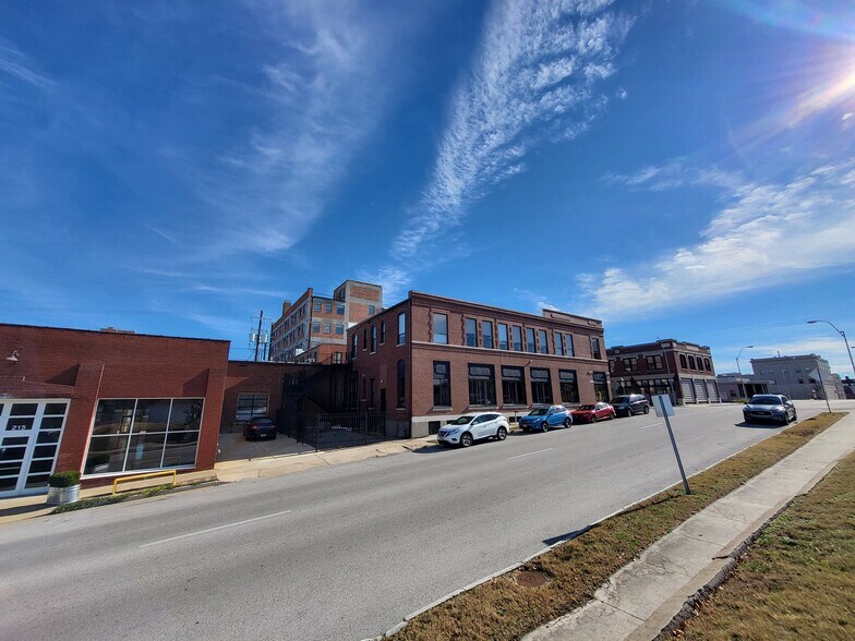 223 W 3rd St, Joplin, MO à vendre - Photo de l’immeuble – Image 3 sur 32