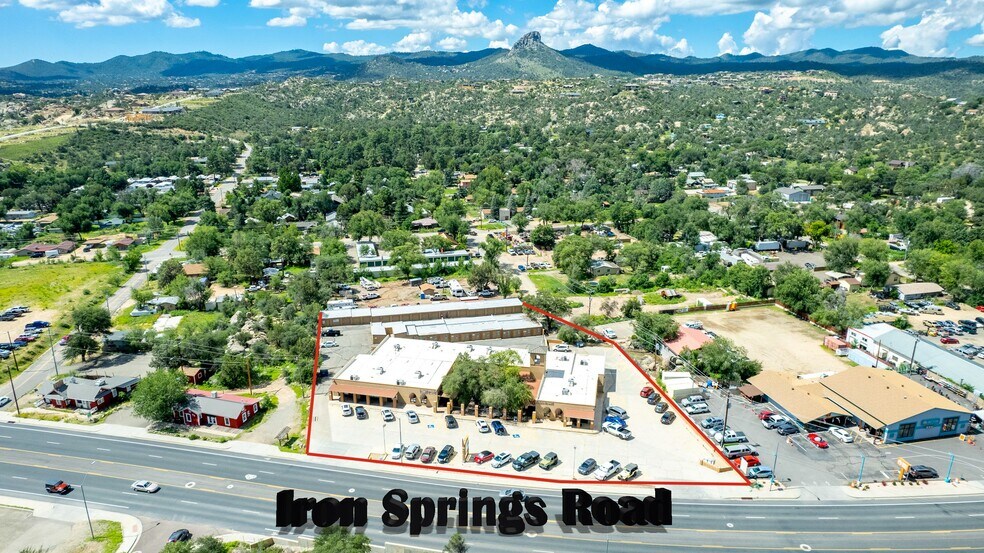 1555 W Iron Springs Rd, Prescott, AZ à louer - Photo de l’immeuble – Image 3 sur 21