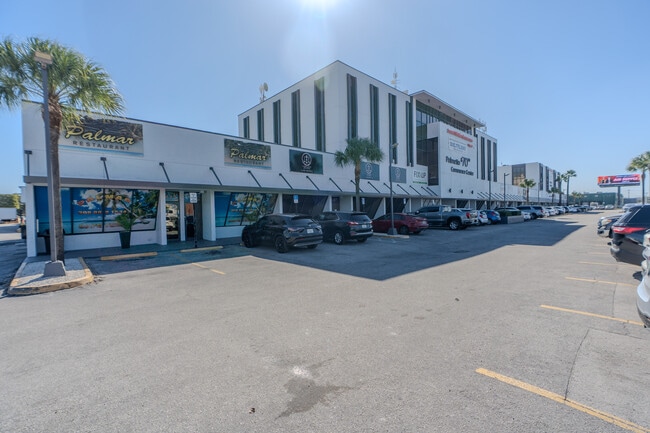 Plus de détails pour 7506-7560 NW 70th St, Miami, FL - Différents types d’espaces à louer