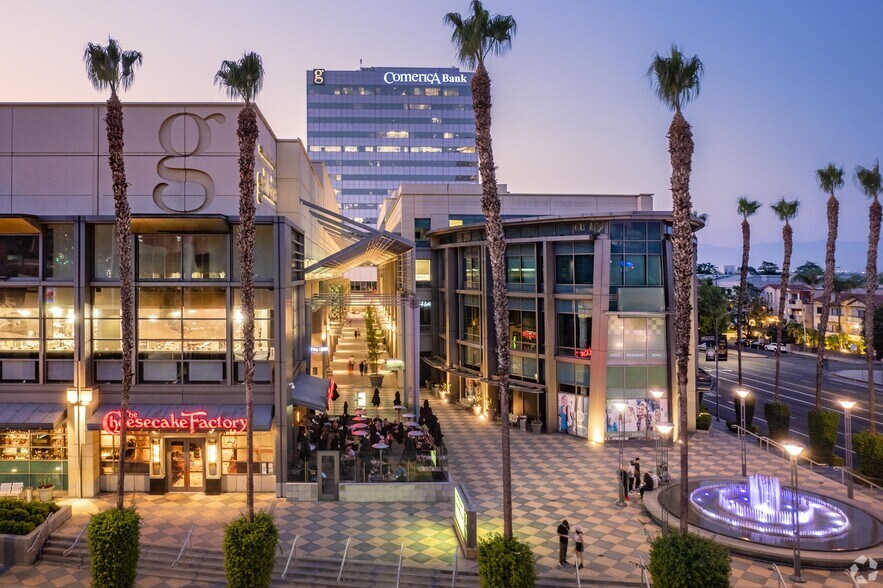 15301 Ventura Blvd, Sherman Oaks, CA à louer - Photo de l’immeuble – Image 2 sur 12