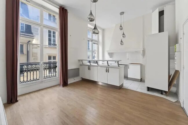 Plus de détails pour 3 Rue Des Guillemites, Paris - Logement à vendre
