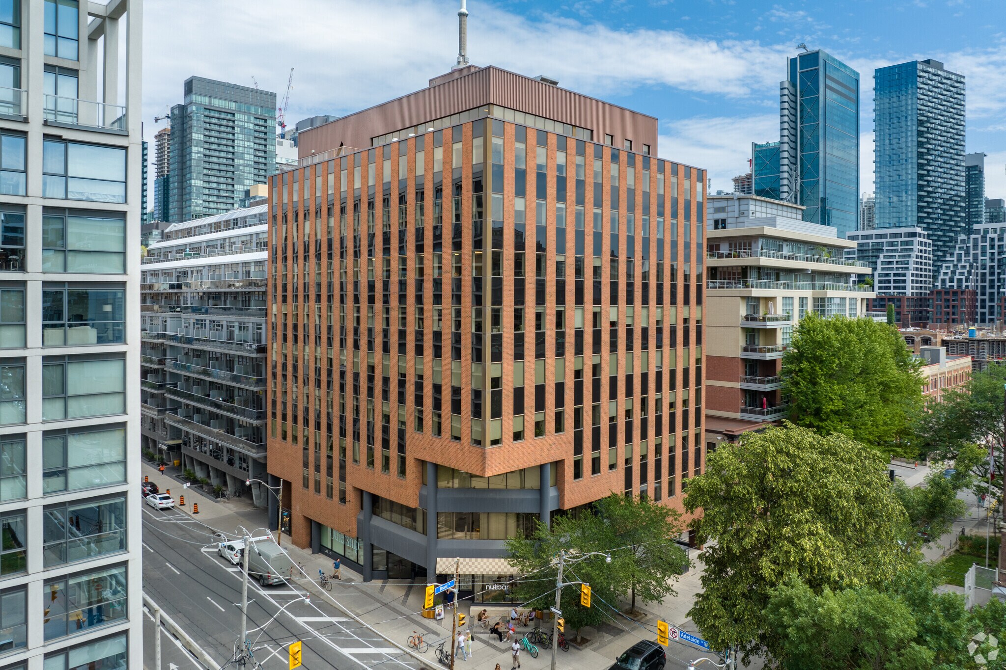 425 Adelaide St W, Toronto, ON à louer Photo principale– Image 1 sur 12