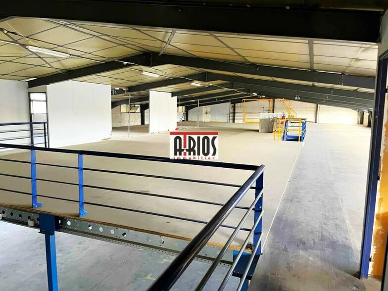 Local d'activités dans La Farlède à vendre - Photo de l’immeuble – Image 2 sur 10