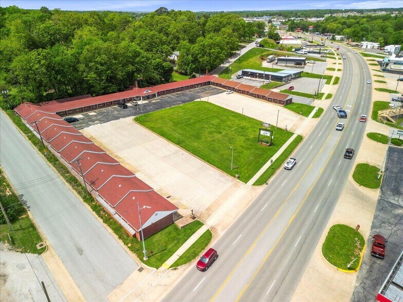 505 Porter Wagoner Blvd, West Plains, MO à vendre - Photo de l’immeuble – Image 2 sur 12