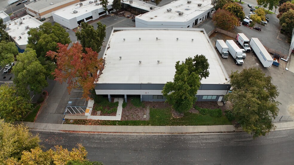 2510 and 2545 Boatman Avenue portefeuille de 2 biens à vendre sur LoopNet.fr - Photo de l’immeuble – Image 2 sur 2