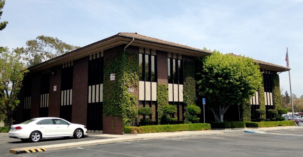 741 Glenvia St, Glendale, CA à louer - Photo de l’immeuble – Image 2 sur 4