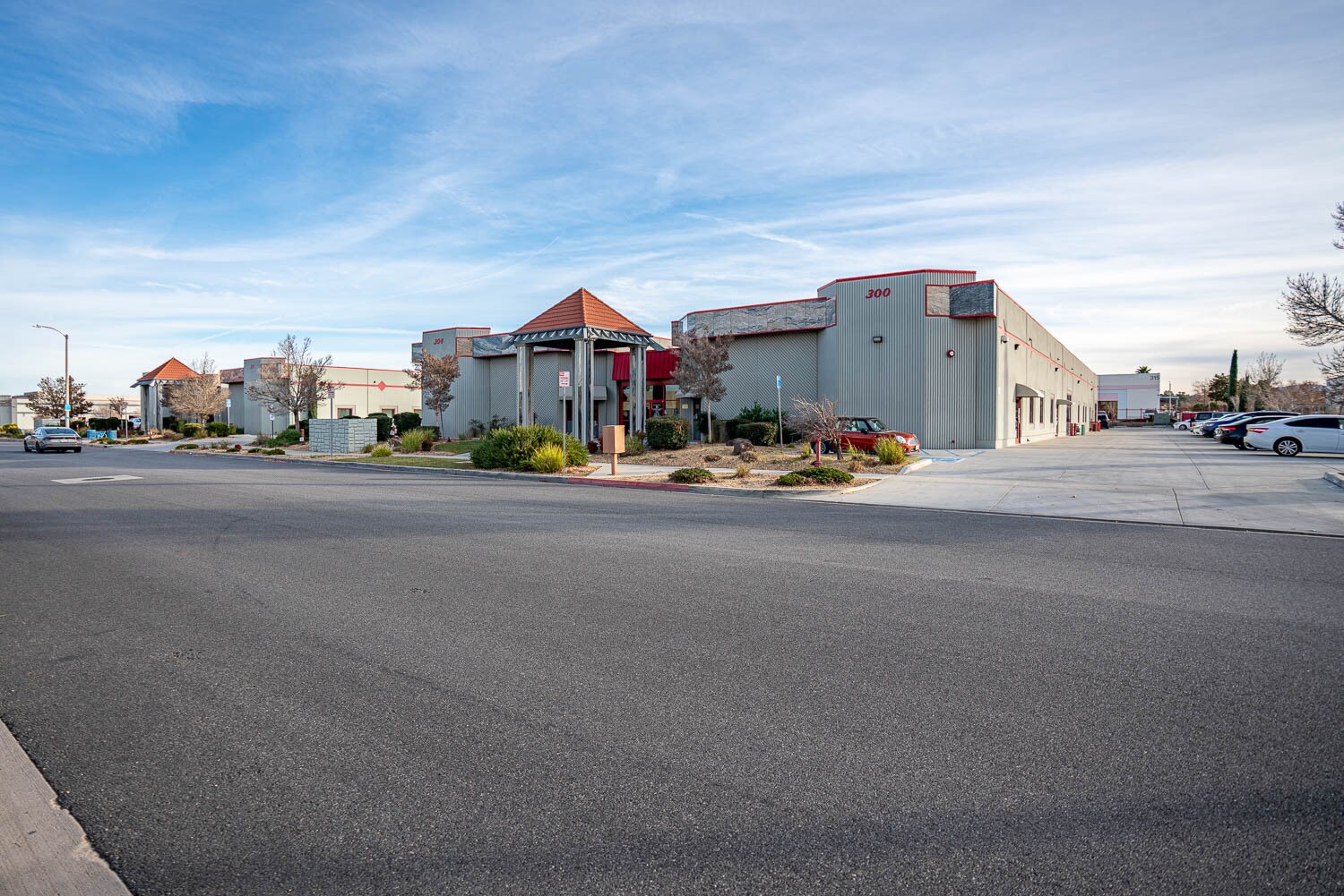300-304 E Avenue K6, Lancaster, CA à louer Photo principale– Image 1 sur 7