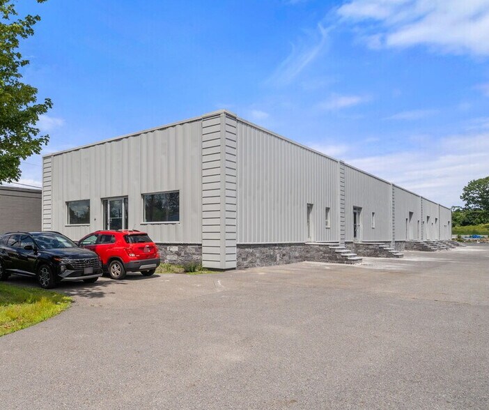 45 Tosca Dr, Stoughton, MA à louer - Photo de l’immeuble – Image 1 sur 35