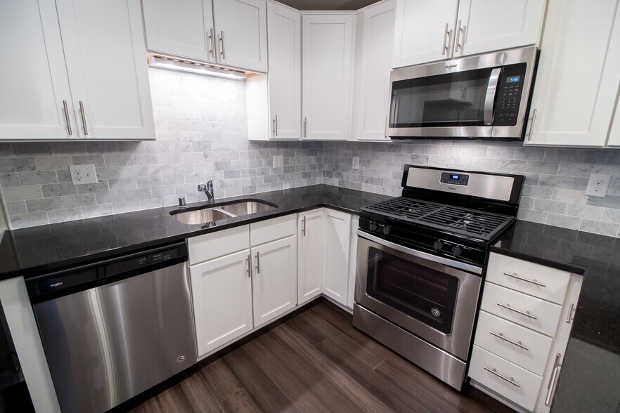 2449 Lyndale Ave S, Minneapolis, MN à vendre - Photo de l’immeuble – Image 3 sur 9